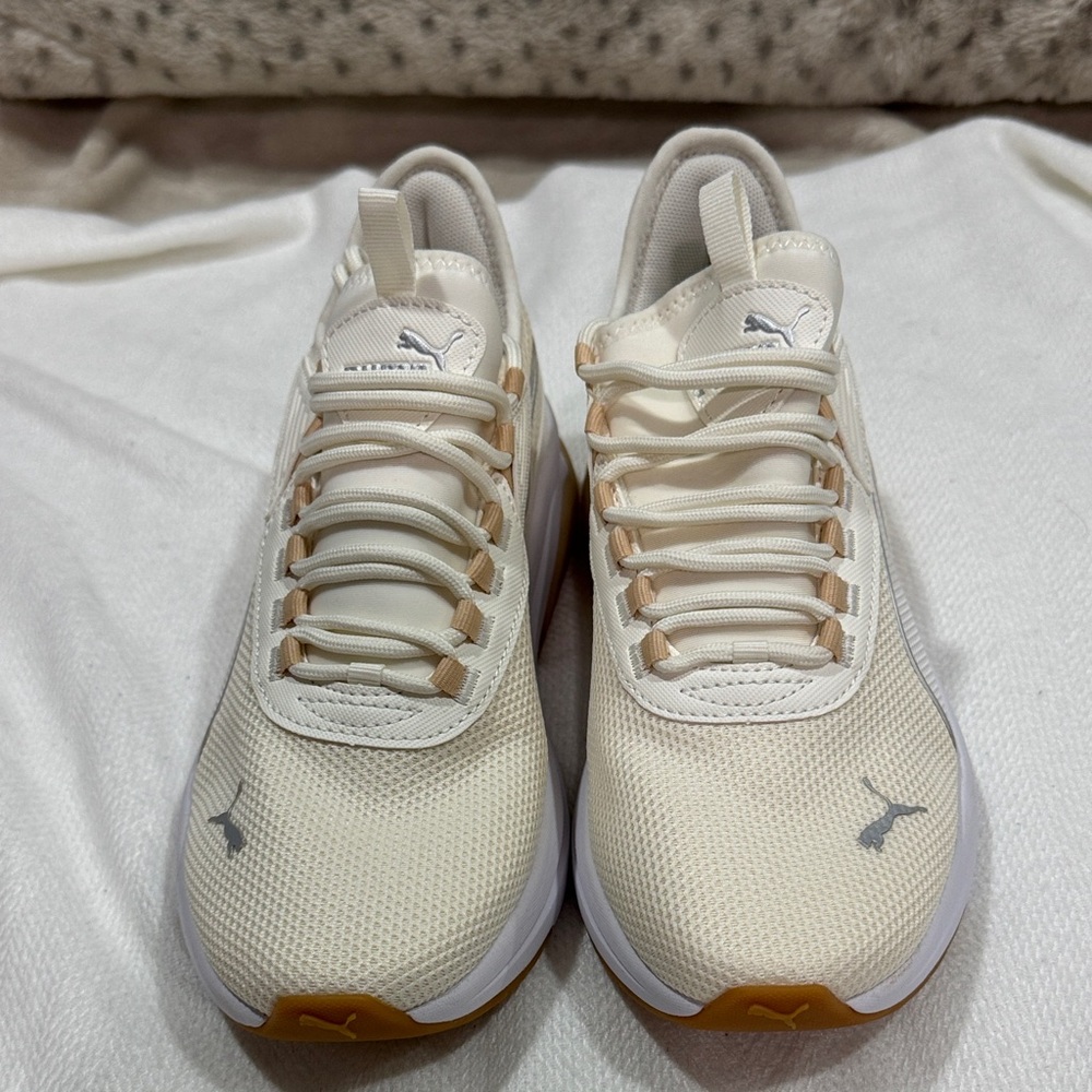 Puma Men's Beige and White Sneakers